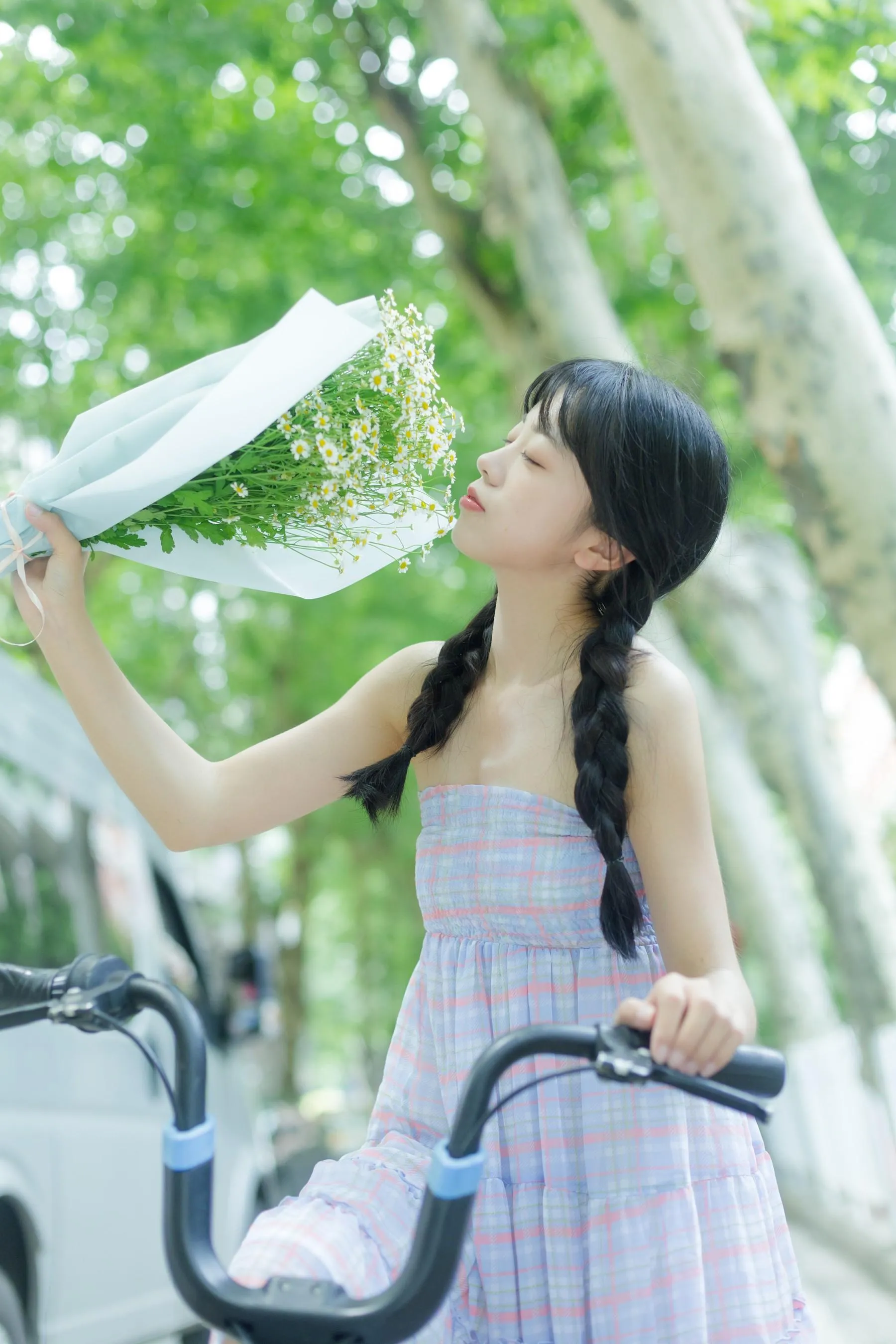 [YITUYU艺图语]2022.08.12 夏天是洋甘菊的气味 可爱泡泡呀 [33P]插图